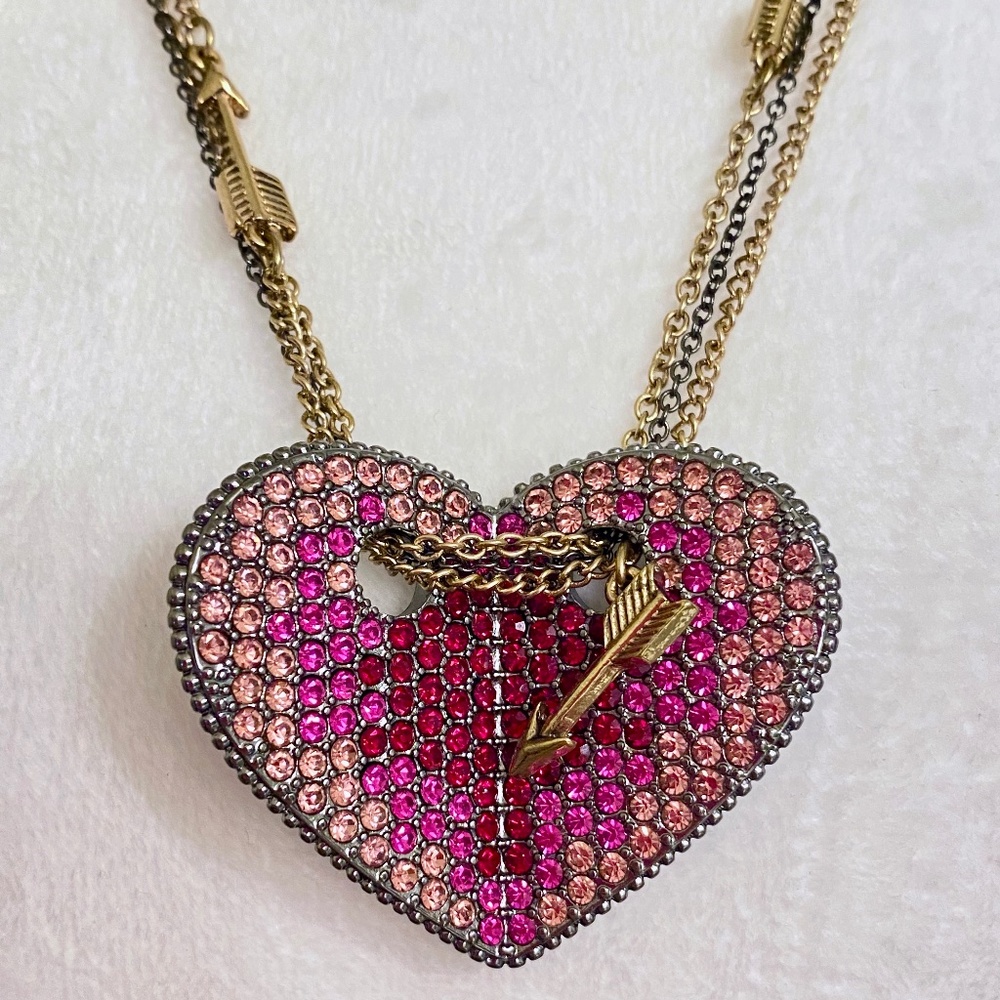 BETSEY JOHNSON  HEART & ARROW PENDANT WITH TRIPLE CHAIN NECKLACE